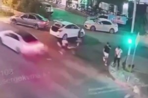 Молодежь устроила разборки прямо на машинах в Конаеве