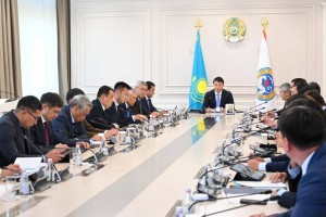 Получают миллиарды и срывают сроки: аким Алматы жёстко отчитал подрядчиков