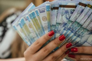 Сколько в среднем зарабатывают казахстанцы