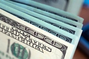 Курс доллара опустился ниже 500 тенге