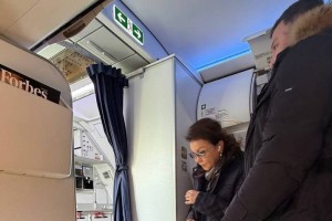 Даригу Назарбаеву заметили на рейсе Астана - Алматы