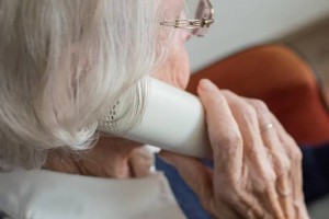 Казахстанская пенсионерка "заработала 20 млн долларов", но их "заморозил "Банк Лондона"