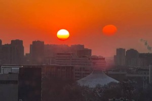 Сразу два солнца рядом друг с другом увидели жители Алматы