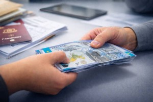 Обещали работу за рубежом: казахстанцы заявляют о возможном мошенничестве компании Neupusti