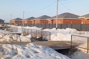 Пострадавшие от паводка жители Уральска пришли голосовать на новый участок