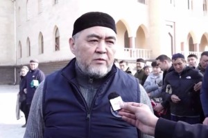 Экс-главу ГКНБ Кыргызстана поймали возле мечети: он попросил прощения у народа