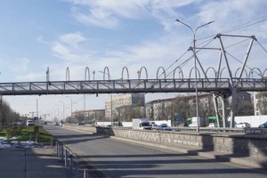 Мужчина погиб после падения с моста на Аль-Фараби в Алматы