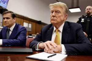 "Трамп пришел на суд". Президент США впервые в истории предстал перед Верховным судом