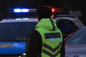 Пьяная казахстанка обматерила полицейского и попала под суд