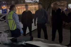Килограмм наркотиков и обрез нашли в машине в Алматы