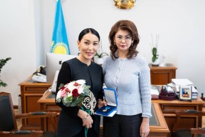 Токаев наградил журналистку Самал Ибраеву медалью «Ерен еңбегі үшін»