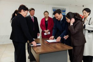 «Куда надо звонить?» – казахстанцы хотят вступить в партию «Әділет»