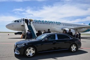 Токаев прилетел в Туркестан