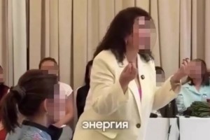 Скандальный тренинг с матом в Алматы привлёк внимание депутатов