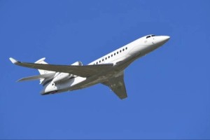 Самолёт с министром обороны "потерялся" у границ России
