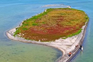 Новый остров появился в Каспийском море (ВИДЕО)