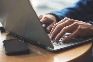 В Астане менеджер вынес с работы шесть ноутбуков и сдал их в ломбард