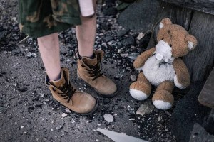 Пенсионер заманил восьмилетнюю девочку в недострой и надругался над ней