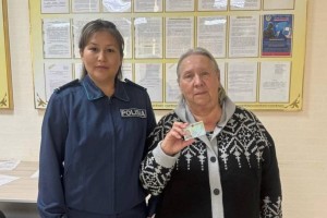 69-летняя женщина впервые получила удостоверение личности
