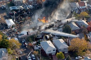 Пассажирский самолет рухнул на жилые дома: погибли 265 человек