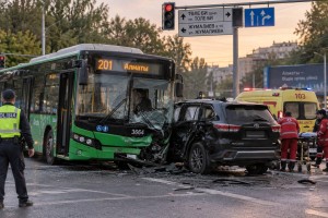Девять человек обратились за помощью после ДТП с автобусом в Алматы
