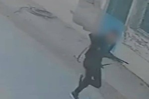 11 человек пострадали при стрельбе возле школы