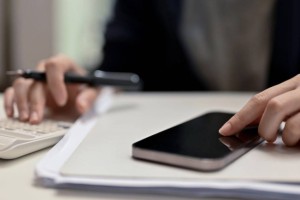 Казахстанцы массово проверяют свои пенсионные счета