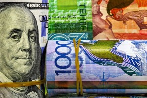 Доллар пошел вверх: сколько стоит валюта в обменниках Казахстана