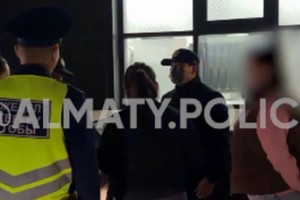 В Алматы женщину задержали с пистолетом и патронами (ВИДЕО)