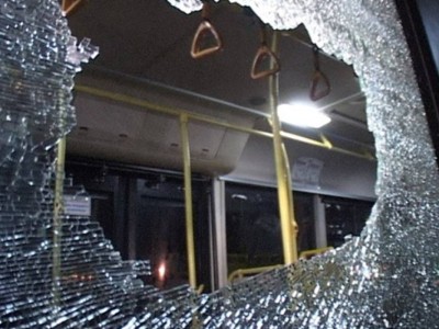 Хулиганы атаковали автобусы в Шымкенте.