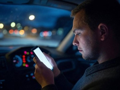 Штраф за телефон за рулем в 2025 году: новые правила и неожиданные нюансы.