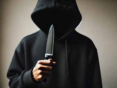 В Павлодаре студент напал на педагога с ножом: причины инцидента.