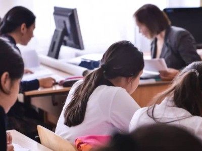 Почему учителя не хотят работать в школах.