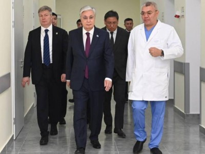 Президент Токаев посетил Центр детской неотложной помощи в Алматы.