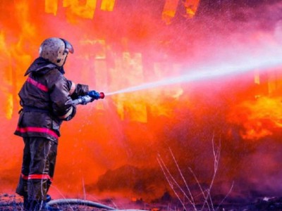 Пожарные предотвратили взрывы в шинном цехе Астаны.