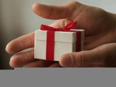 Казахстанские чиновники передали государству подарки на 2,3 миллиона тенге.