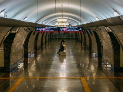 Движение поездов в метро Алматы приостановили из-за технической неисправности.