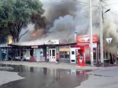 Полыхающая гостиница в Алматы: спасатели поделились видео с места ЧП.