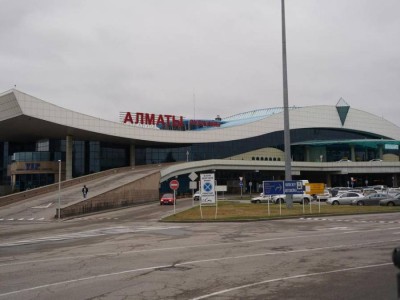 Пьяных иностранок сняли с рейса в Дубай в Алматы.
