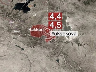 Три землетрясения в Турции: люди решили встречать новый год в машинах.