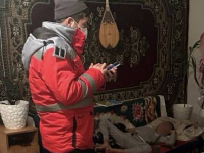 Как спасатели из ДЧС выручили врачей и больного ребенка в Алматы.