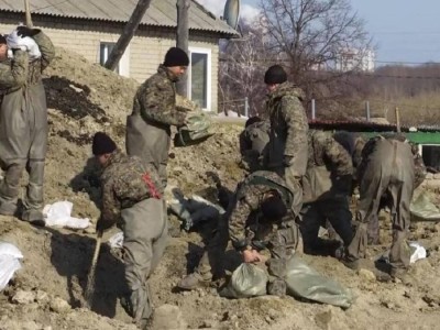 Катастрофа в Актюбинской области: талая вода уничтожает села.