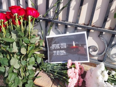 Акт скорби и солидарности у посольства России в Казахстане.