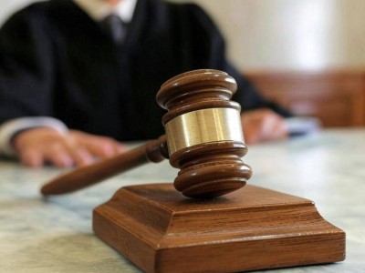 Попытка узаконить здание в Алматы обернулась тюремным сроком для адвоката и жителей.