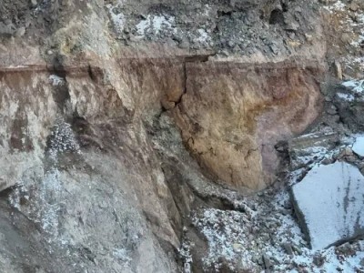 Автокатастрофа в шахтной яме: спасательная операция под угрозой приостановки.
