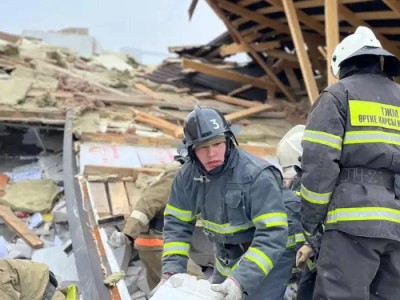 Трагедия в Уральске: взрыв газа в кафе унес жизни трех человек и тяжело ранил пятерых.