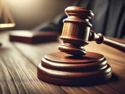 Чиновник осужден за вымогательство средств на оплату учебы сына.