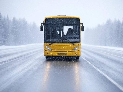 Спасатели эвакуировали более 50 иностранцев с трассы в Актюбинской области.