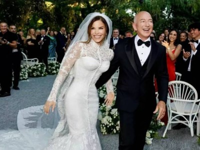«Свадьба века»: Джефф Безос и Лорен Санчес официально поженились в Венеции.