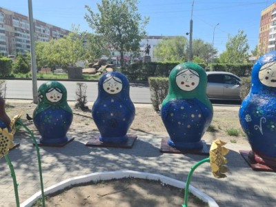 Этноаллея Павлодара: матрешки превратились в «аллею ужасов».